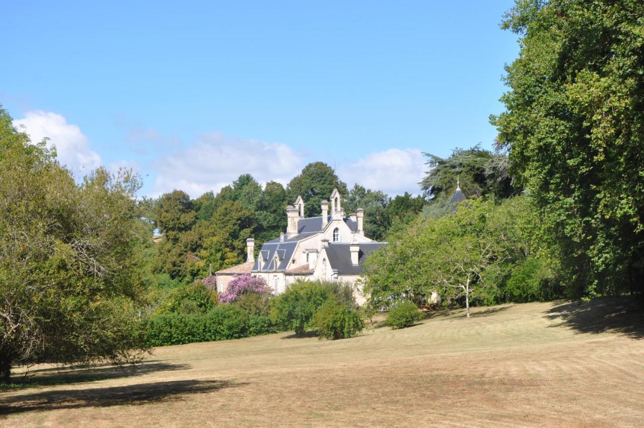 Chateau Du Roc Saint-Thomas-de-Conac Exterior photo